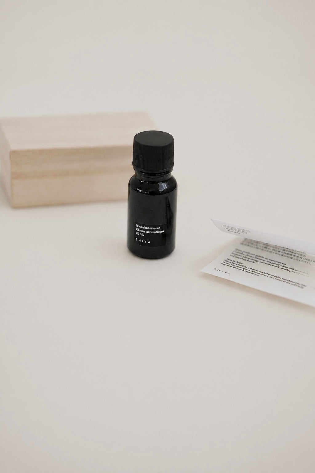 落ち葉 - Botanical Essence Oleum Aromaticum